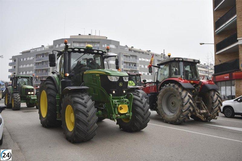 Los agricultores bloquean carreteras en Huesca durante las protestas.
