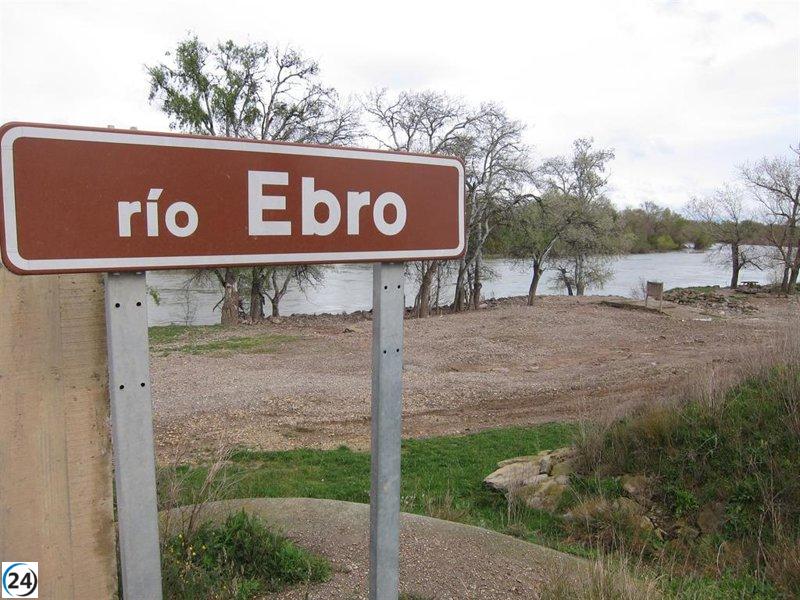 La UME acude a Novillas ante el riesgo de inundaciones por el desbordamiento del río Ebro.