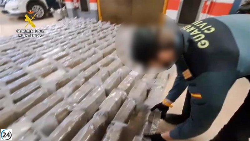 Descubren casi 1.200 kilos de hachís en camión de La Muela.