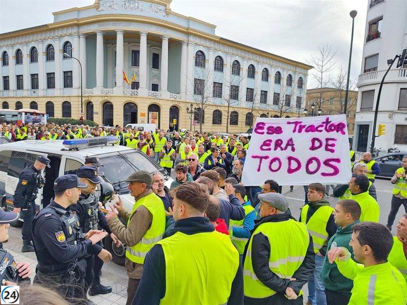 Gran respaldo de agricultores al tercer testigo citado por la protesta en La Aljafería de Zaragoza.