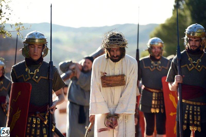 La Cruz de Alcorisa se prepara para el Viernes Santo con una exposición sobre la Sábana Santa