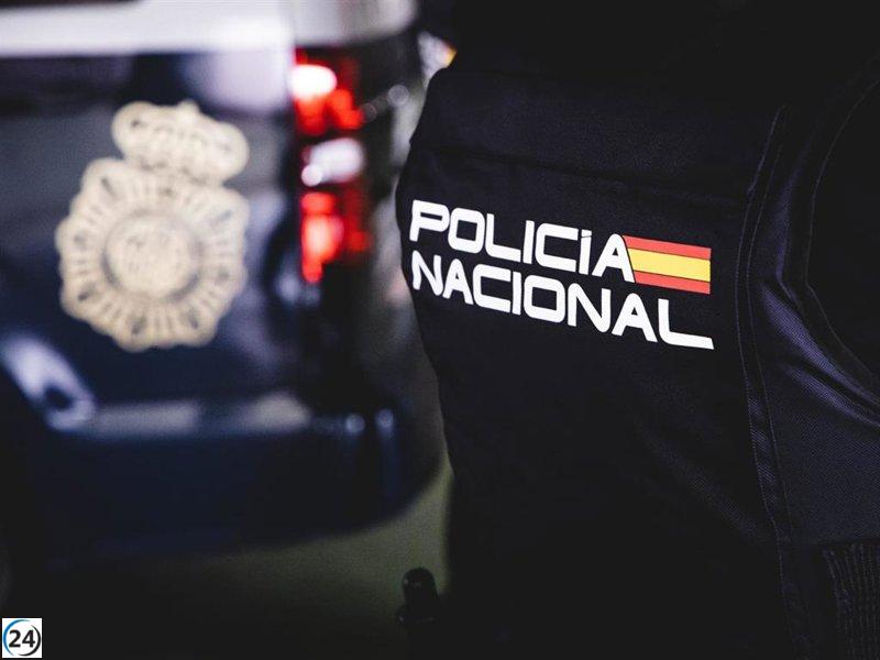 Detenidos en Zaragoza por estafa de 10.000 euros mediante phishing bancario, incluido el hijo de uno de ellos.