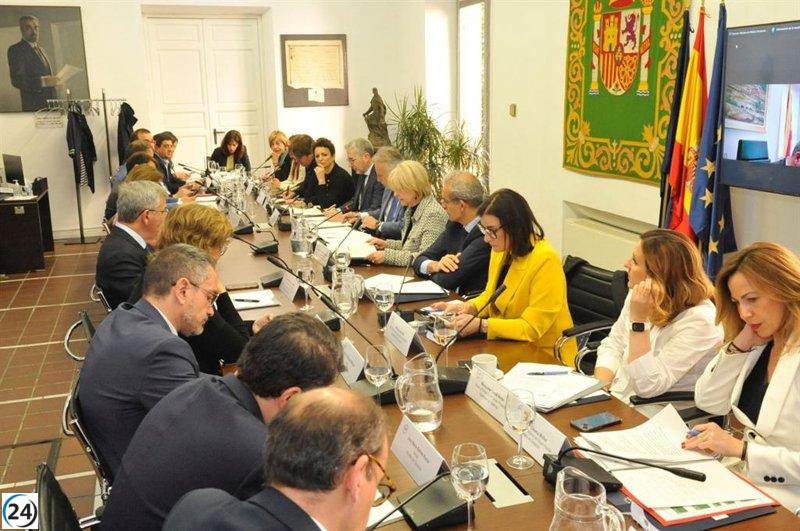 Chueca critica la reunión de la FEMP con el ministro Torres sobre financiación local.