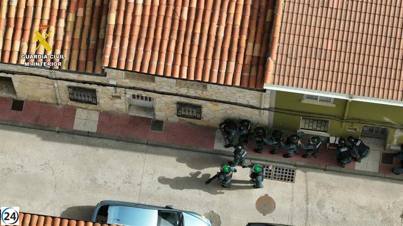 Desmantelado punto de venta de drogas en Utrillas con implicación de menores.