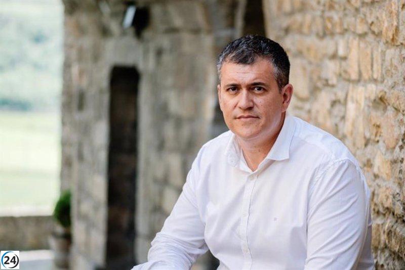 El líder de CHA afirma que la decisión de Sánchez impulsará la regeneración democrática.