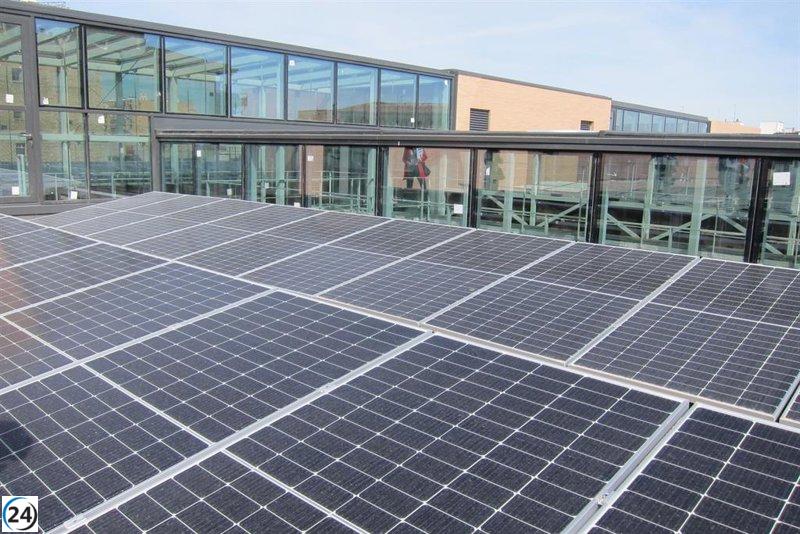 Soria del PSOE llevará iniciativa de FACU sobre energías renovables a las Cortes.
