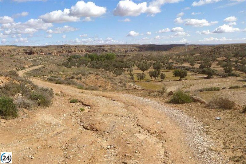 Dos equipos de la DPT inspeccionan caminos rurales dañados por tormentas.