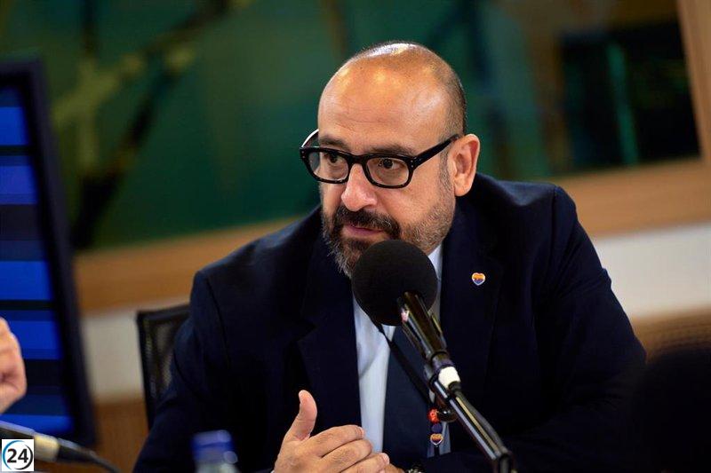 Cañas critica a Sánchez y Feijóo por desviar la atención de los problemas de Europa.