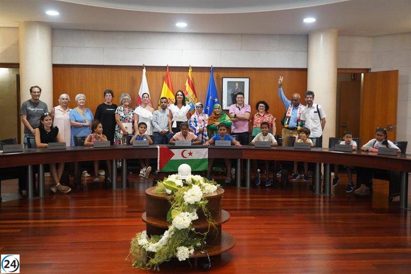 Niños saharauis del programa 'Vacaciones en paz' visitan la Diputación de Huesca
