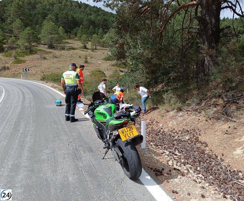 Motorista resulta gravemente herido al impactar contra un talud en la A-2707 de Orihuela del Tremedal.