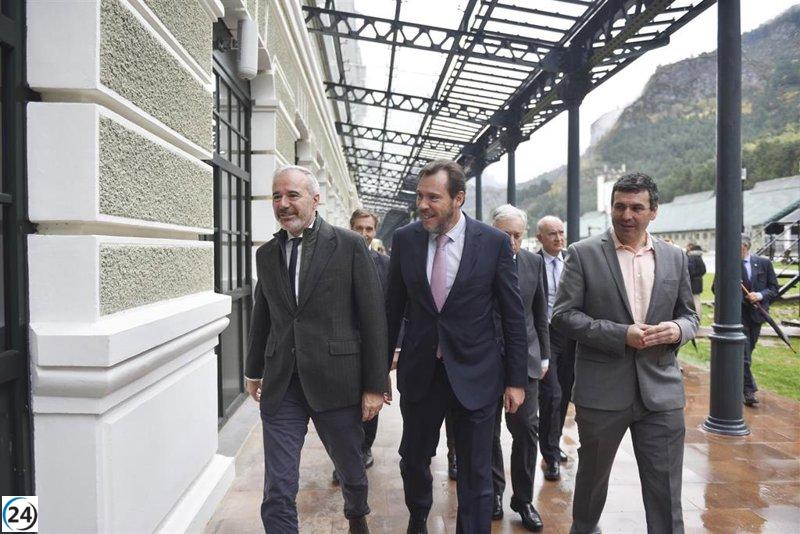 Azcón exige una investigación exhaustiva sobre presunto encubrimiento de acoso por parte de Sumar a Errejón.