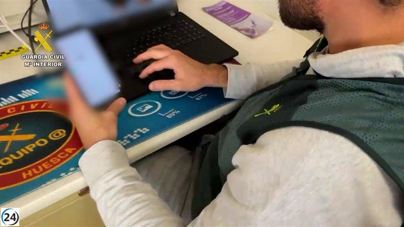 Arrestan en Fraga a un hombre por acosar a 19 personas en redes sociales.