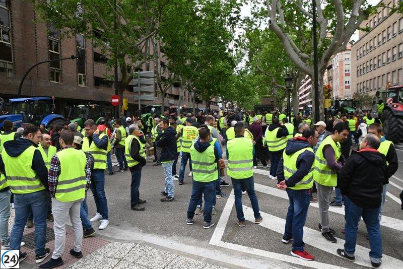 Agricultores y ganaderos de Aragón planean protestas el 10 de diciembre.