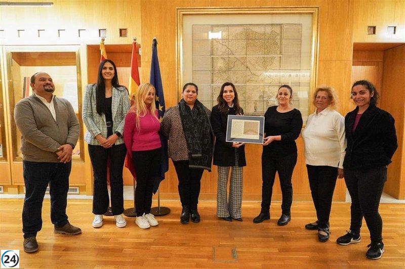 Marta Fernández conmemora 600 años de la llegada del pueblo gitano en Aragón.