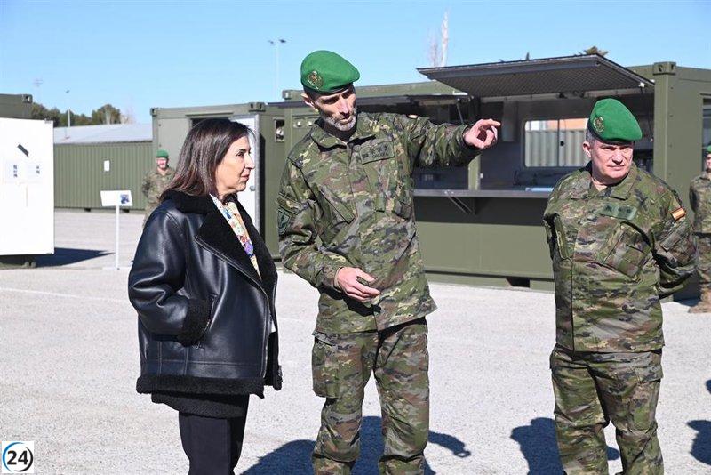 Robles elogia el compromiso excepcional de las fuerzas armadas en Valencia.