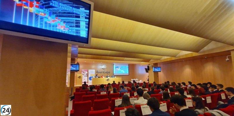 Alrededor de 60 estudiantes de primer año de Bachillerato se involucran en la asamblea del 'Modelo de Parlamento Europeo'.