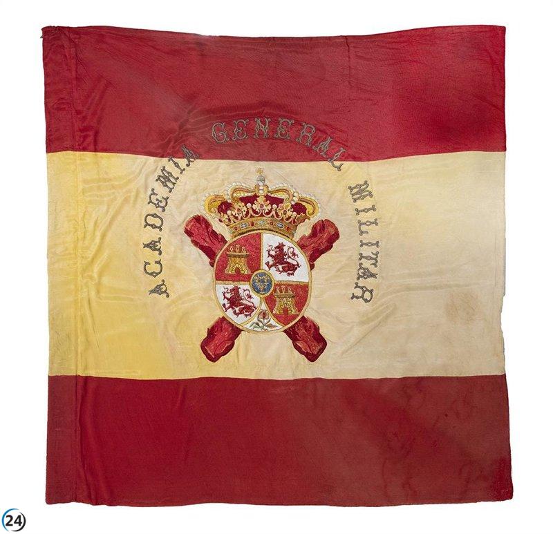 La Real Fábrica de Tapices recupera la bandera histórica de la Academia General Militar de Zaragoza.