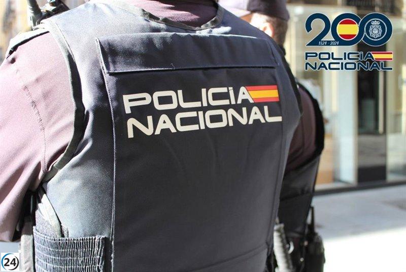 Detenido un hombre con 20 arrestos anteriores, buscado por estafa.