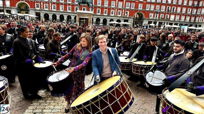 La alcaldesa de Zaragoza, Natalia Chueca, participa en el cierre de la Semana Santa en Madrid.