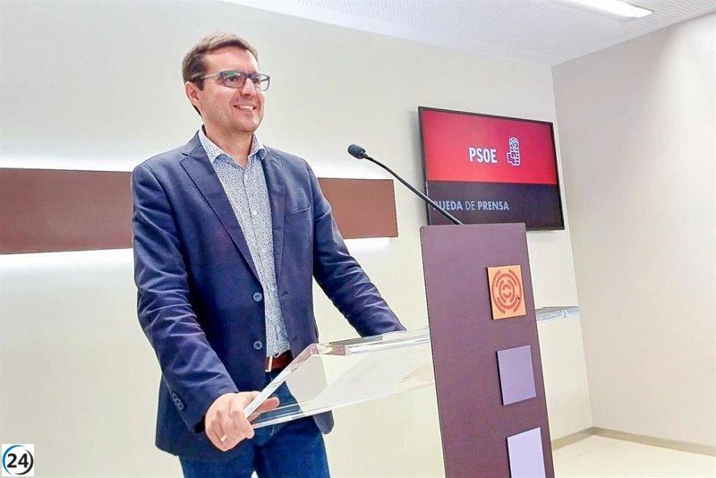 El PSOE denuncia a Azcón por ocultar la prórroga presupuestaria y advierte sobre posibles recortes en salud y educación.
