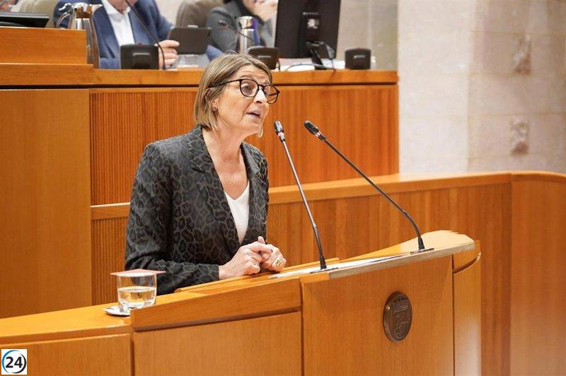 Zamora (PSOE) critica a la ultraderecha por obstaculizar la plena aceptación de los derechos LGTBI.
