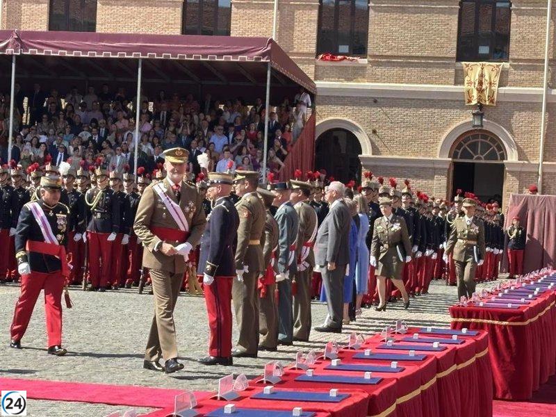 El Rey da la bienvenida a 489 nuevos oficiales del Ejército de Tierra y la Guardia Civil.