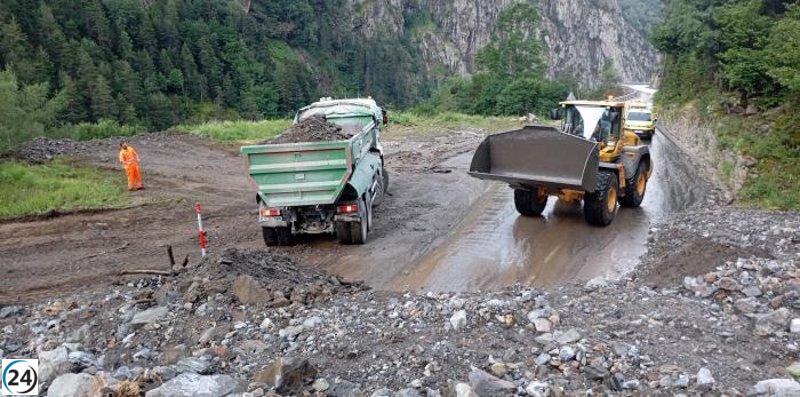 Avanzan los trabajos en siete frentes para reabrir la A-2606 hacia el Balneario de Panticosa.