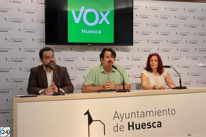 Vox amenaza con acciones legales a la Alcaldía de Huesca si no se reinstalan las vallas de mensajes sobre 'ilegales'.