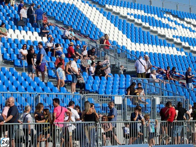 Tres mil visitantes llenan el Ibercaja Estadio en su jornada inaugural de puertas abiertas.