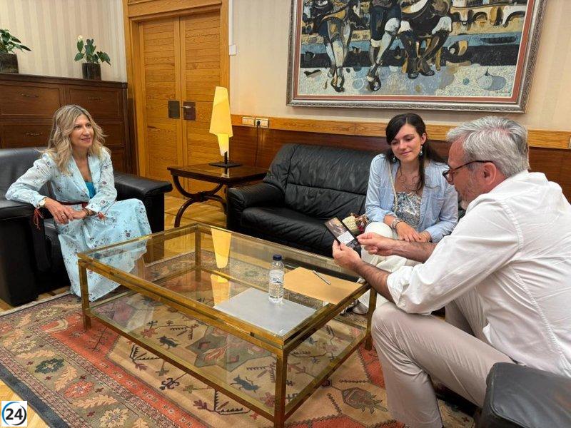 Azcón se encuentra con la bioquímica Isabel Esaín, galardonada en Cambridge por su investigación en cáncer.