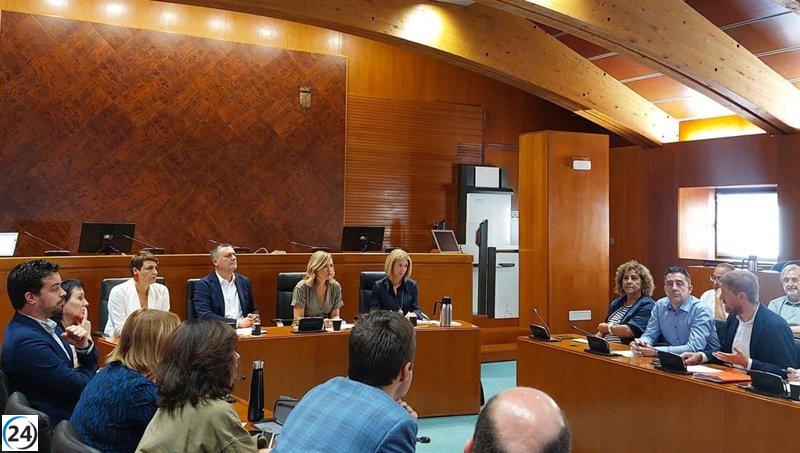 Alegría (PSOE) critica a Azcón por depender de Lambán y promover el antisanchismo.