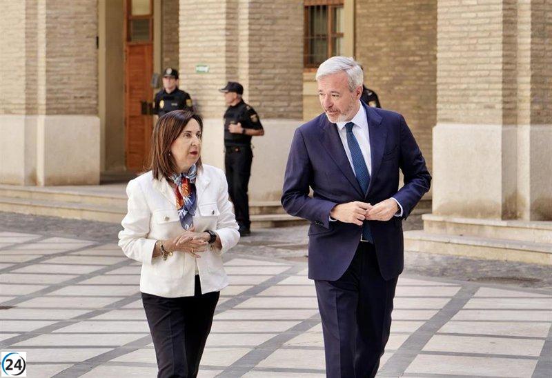 Robles destaca el apoyo de Aragón a las Fuerzas Armadas durante la inauguración del Hub de Defensa.