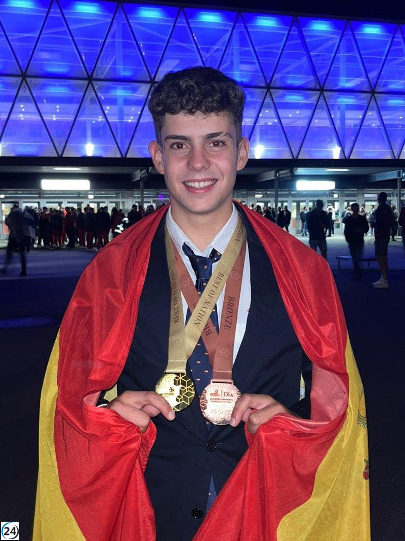 Álex Caro, un talentoso joven de Zaragoza, se lleva la medalla de bronce en EuroSkills, el certamen europeo de habilidades.