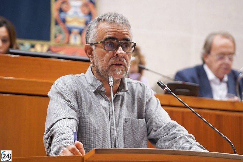 Corrales (Podemos) aboga por la amnistía de los '6 de Zaragoza', considerados defensores de la democracia y antifascistas.