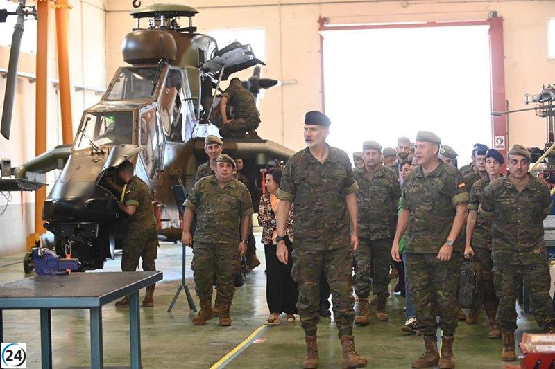 El Rey visita la Academia Logística de Calatayud para conocer el trabajo de los expertos del Ejército de Tierra.