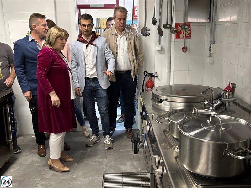 Hernández solicita respaldo al presupuesto 2026 para expandir escuelas con cocinas integradas.