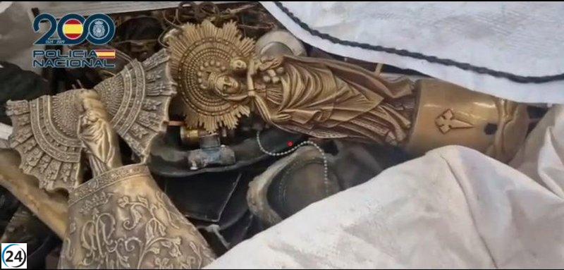 La Policía Nacional halla más de una tonelada de bienes robados en el cementerio de Torrero.