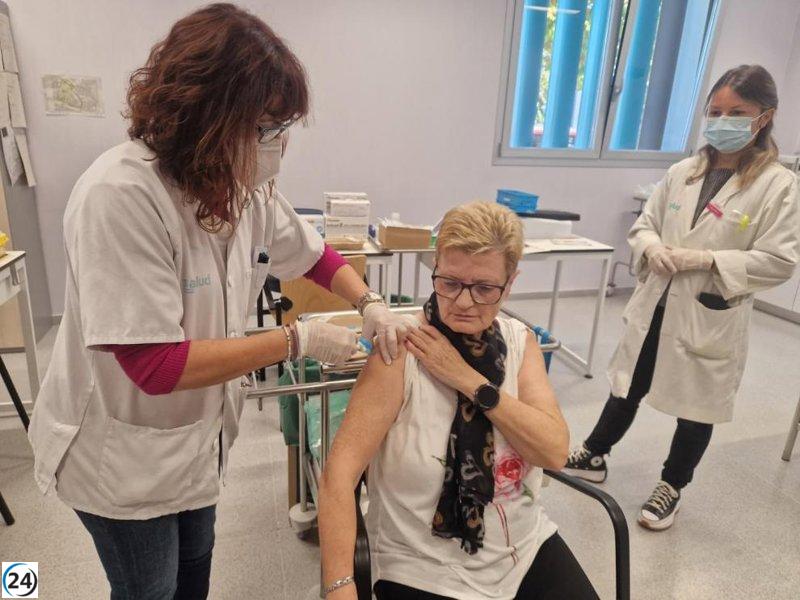 Arranca la campaña de vacunación contra la gripe para mayores de 60 y contra la COVID-19 para mayores de 70.