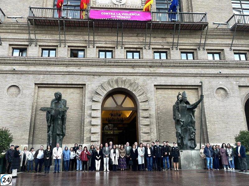 Zaragoza guarda silencio en homenaje a víctima de violencia machista: 