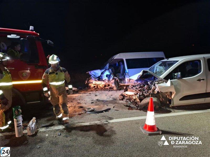 Accidente en Agón deja cinco personas heridas tras choque entre dos coches y una furgoneta.