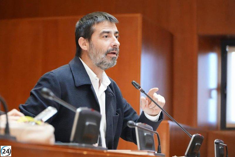 IU denuncia la falta de fondos en la educación pública y el incremento del apoyo a la enseñanza concertada.