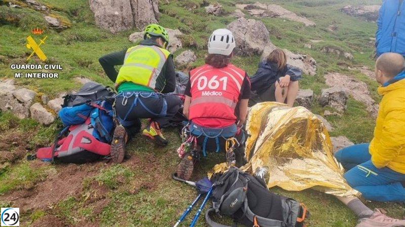 Dos jóvenes de 17 y 19 años son rescatados con hipotermia tras una noche al raso en el Pirineo.