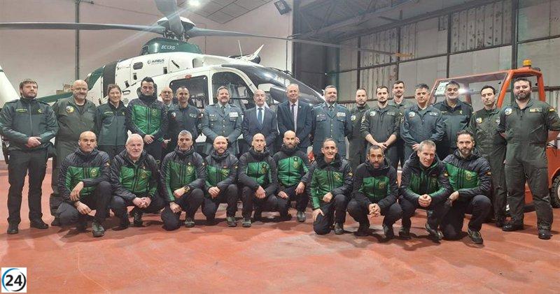 El delegado del Gobierno en Aragón elogia la dedicación y habilidad de la Guardia Civil de Montaña en los Pirineos.