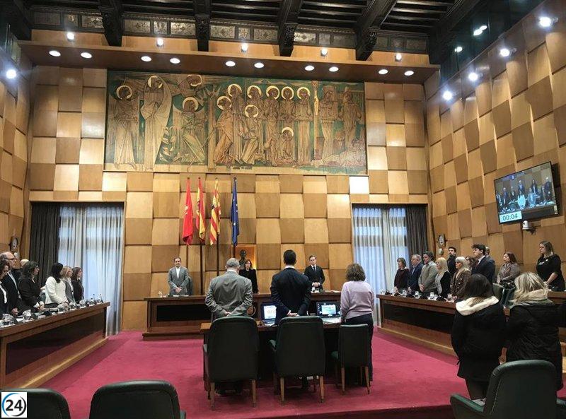 Zaragoza rinde homenaje con un minuto de silencio a las víctimas de Adamuz y Gelida.