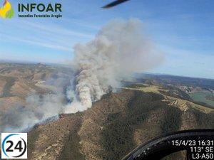 El incendio de Mequinenza arrasa 400 hectáreas en Aragón, pero es estabilizado por el Gobierno.