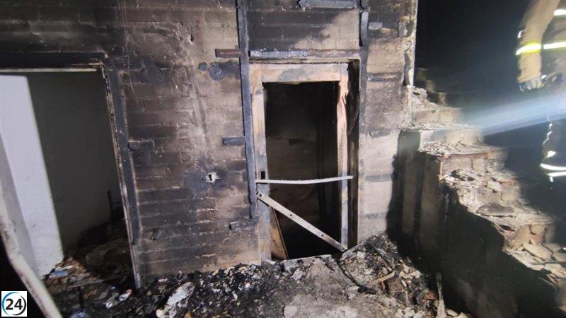 El Ayuntamiento de Zaragoza tapia el edificio ocupado e incendiado en Compromiso de Caspe 83.