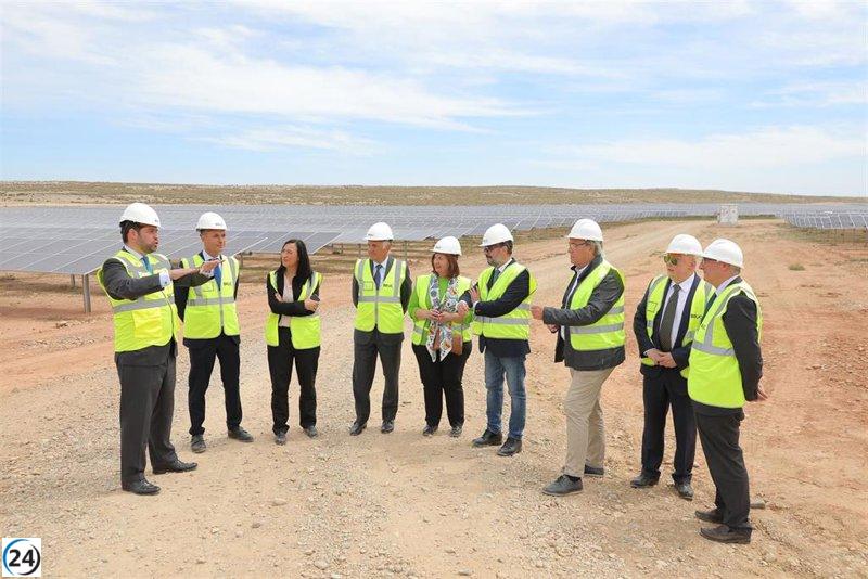 Lambán prevé que Fuentes se convertirá en un oasis gracias al regadío y la energía solar.