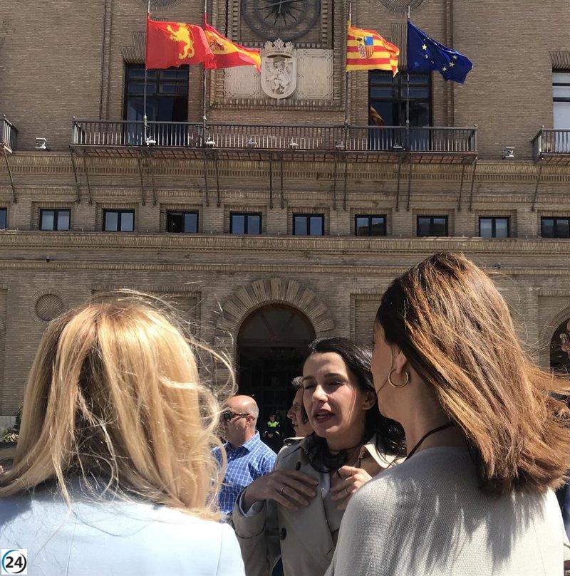 Arrimadas critica la presencia de Bildu en política debido a su pasado violento.