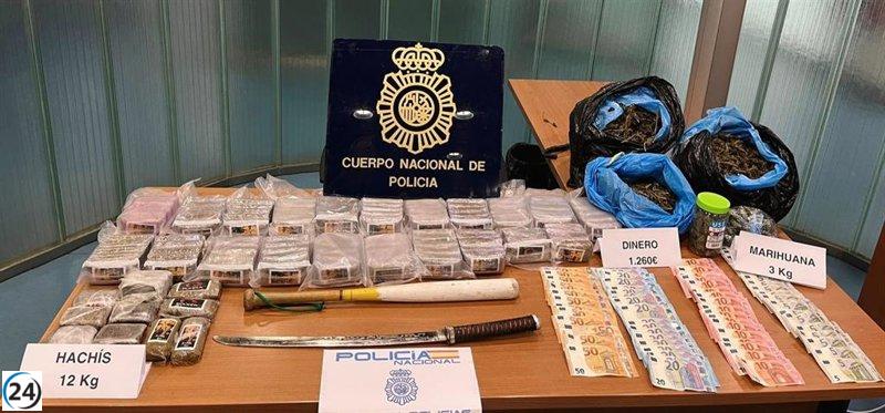 La Policía Nacional detiene a dos puntos de venta de droga en Zaragoza.