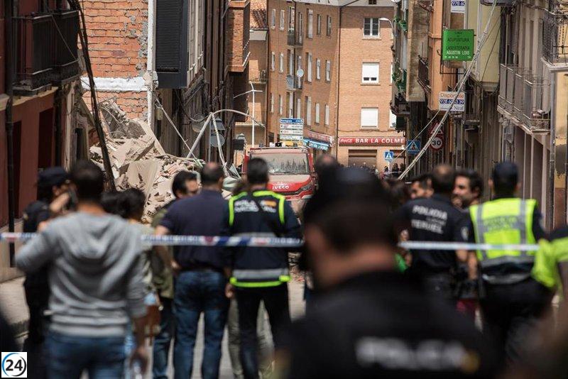 Bomberos de Teruel confirman ausencia de víctimas bajo escombros, unidad canina en espera.